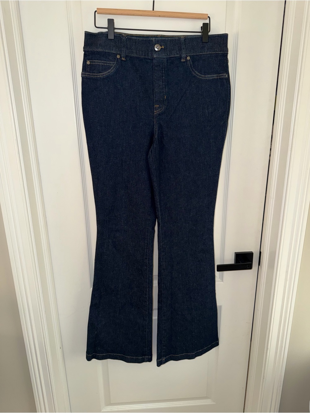 SPANX NWOT Dark Wash Flare Jeans Women’s Large Pull On Shaping Stretch Denim